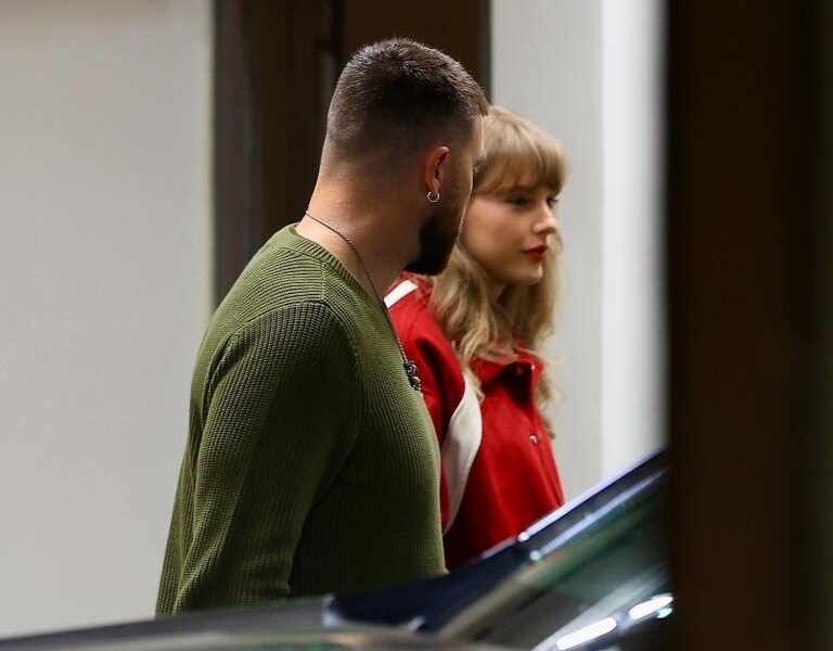 Taylor Swift and Travis Kelce hold hands during low-key date night at ...